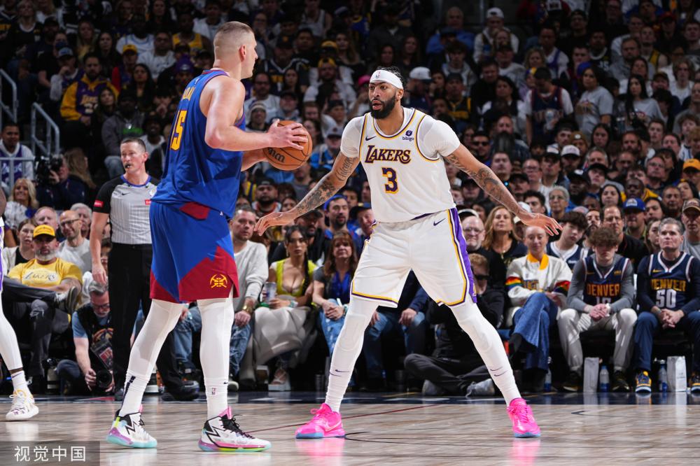 足球界中占 足球界中占